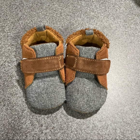 LIKE NEW 3-6mo booties - Picture 2 of 4